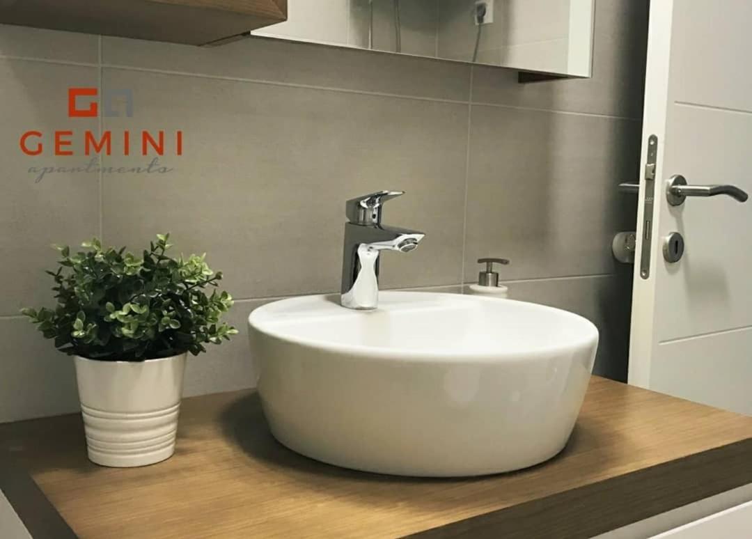 Gemini Apartment 3 - Modern Apartment With City View Нови Сад Екстериор снимка